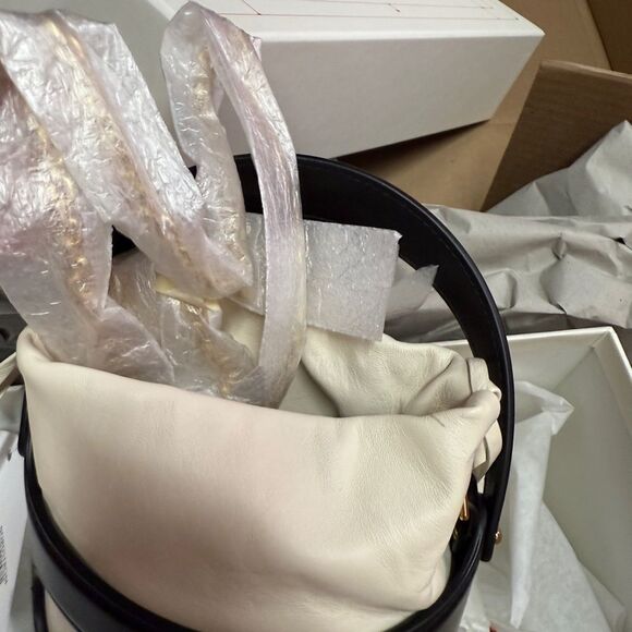 Alexander McQueen Mini The Rise Leather Bucket Bag - Picture 9 of 11